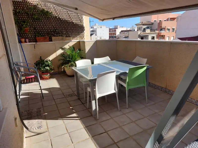 Ático orientado a sur con terraza en Torrevieja