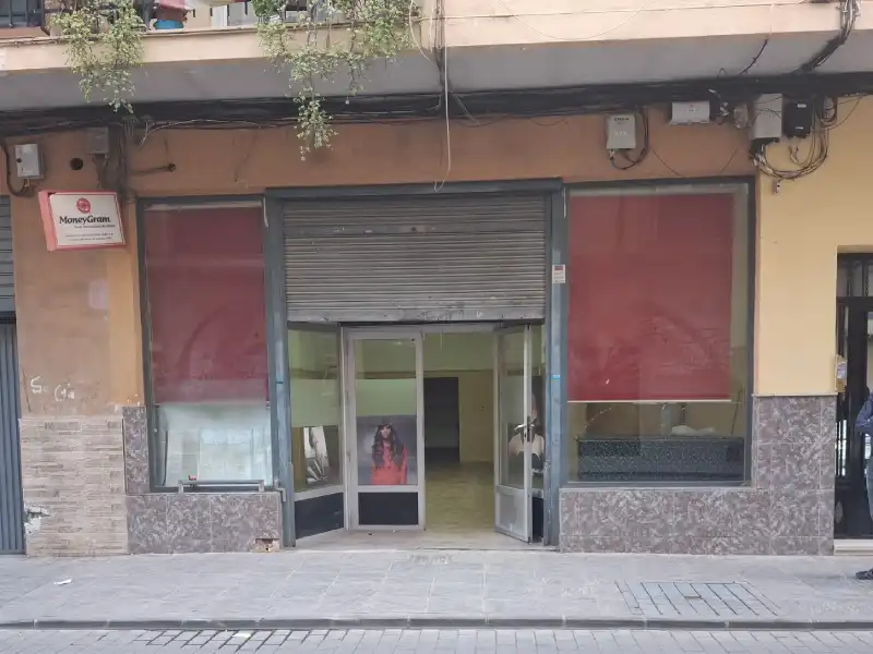 Se vende local comercial en Orihuela