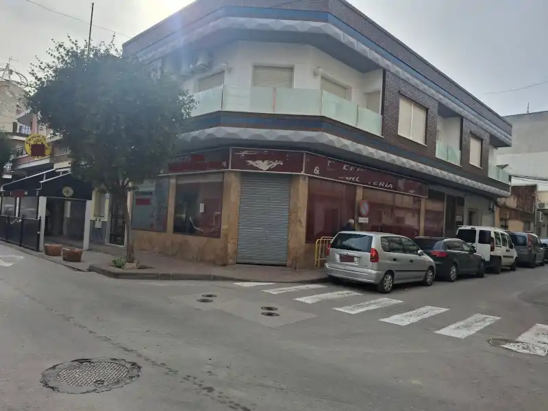 Venta de local comercial esquina. Beniel. Murcia.