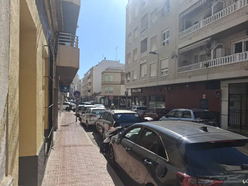 se vende solar cerca del paseo marítimo de torrevieja